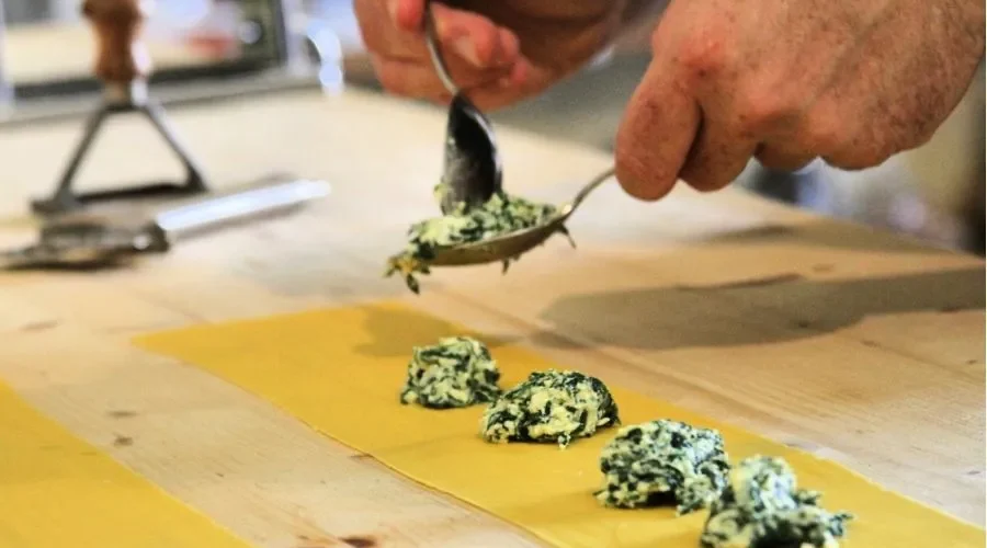 Market tour pasta class in Florence