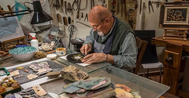 private tour of artisan workshops in florence